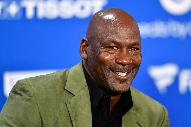 Michael Jordan vuelve al mundo de la NBA, esta vez en una nueva faceta como comentarista.