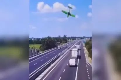 Tragedia en Italia: avioneta se estrella en autopista de Brescia y provoca bola de fuego