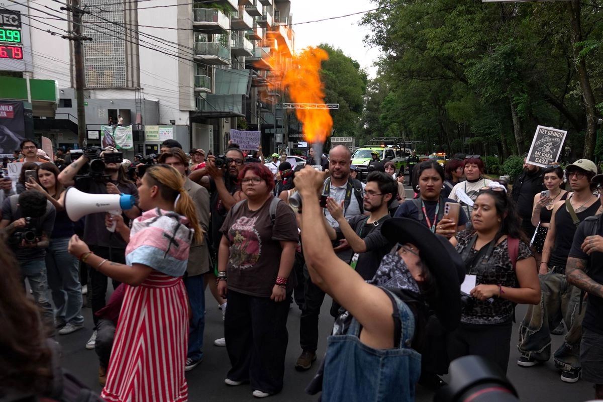 Segunda marcha contra la gentrificación terminó con tensión en Perisur; exigieron frenar proyecto en Fuentes Brotantes 134
