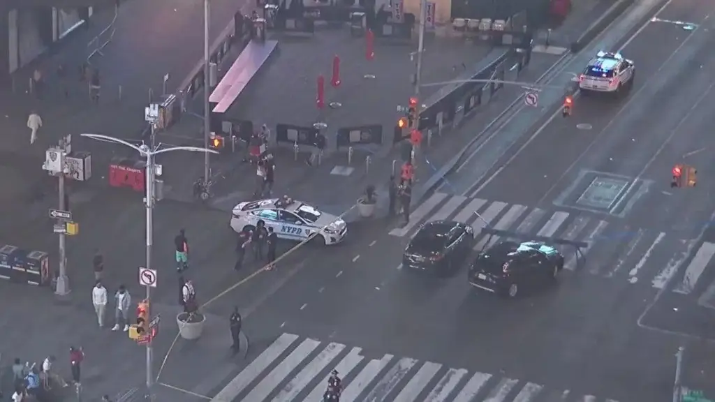Tres heridos y un adolescente detenido tras tiroteo en Times Square, Nueva York