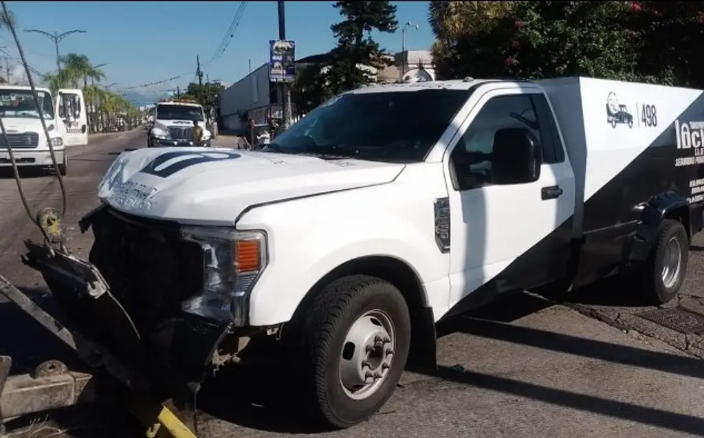 Choque entre camioneta de valores y patrulla municipal deja tres heridos en Córdoba