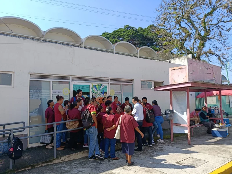 Trabajadores de limpieza de la JS6 de Córdoba paran labores por retraso en pagos