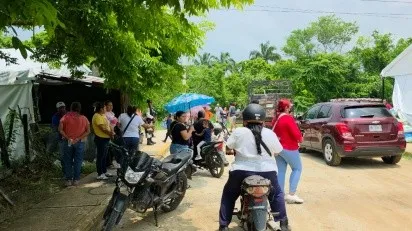 Bloquean carretera Nanchital-Las Choapas por desperfectos del servicio eléctrico